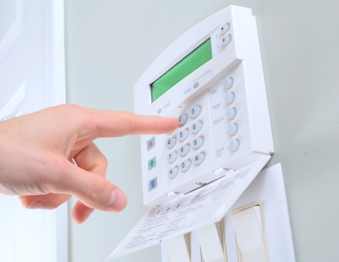 Standalone alarm control with arming and disarming option 